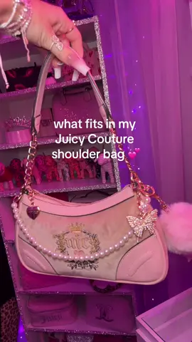 whats in my purse ✨ #pursetok #juicycouture #juicycouturepurse #girlythings #girlytok #pursecollector #whatsinmybag #purseessentials 