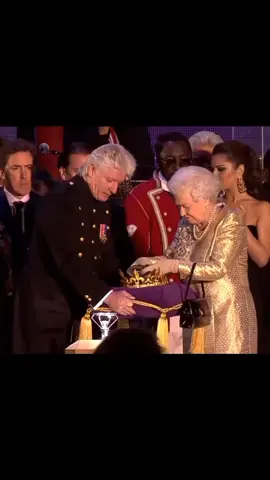 Jubileo de Diamante de Queen Elizabeth ll celebrando 60 años en el trono en el 2012 🇬🇧👑 #queenelizabethii #queenelizabeth #royalfamily #familiarealbritanica #londres🇬🇧 #reinounido🇬🇧 ##paratiiiiiiiiiiiiiiii #fypppppppppppppp #Viral #tiktokponmeenparati 