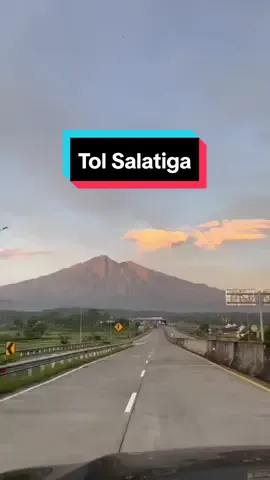 Merbabu Candu 😍 Loc at 📌 Tol Salatiga Credit by @erisa_santika #selebgramsemarang #tolsalatiga #merbabu 