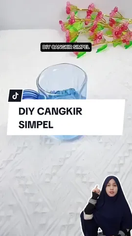 DIY cangkir simpel dari botol plastik yang bisa jadi ide kreasi kamu #DIY #craft #tutorial #diytiktok #viral #fyp 