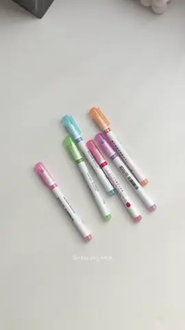 These Curve Highlighter Roller Pens will help you design your notebooks, journals, scrapbooks, and projects easily. It can be used to make border designs, and highlight words on your notes. #rollerpen #colorfulpen #schoolsupplies #pens #stationery #f2fclass #kawaii #kawaiiaesthetic #fyp 