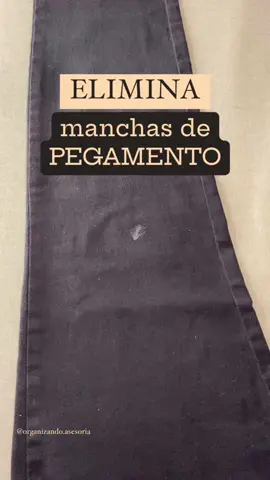 Eliminar manchas de pegamento en la ropa😌 #organizando #ropa #trucos #trick #clothes 