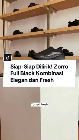 Pake Zorro Full Black, penampilan di kantor jadi makin kece! Kombinasi kulit sapi asli sama outsole sneakers bikin gaya makin fresh dan elegan. Siap jadi pusat perhatian deh! #Kenzios #PantofelMengubahSemua #pantofelmodern #Goodshoesforgoodpeople #rekomendasipantofel #sepatukerja #kulitsapiasli 
