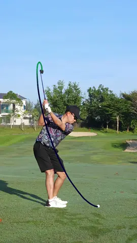 Recognizing that wedges are not designed for long-distance shots, I refrain from forcefully swinging them. Instead, I focus on executing a smooth swing with a controlled backswing size and tempo to achieve precise distance control. . *Golf clubs specifications - Cobra Darkspeed X 9 degree driver with HZRDUS Smoke Red RDX TX 60g shaft  - Cobra Darkspeed 3+ wood with HZRDUS Black Gen 4 6.5 60g shaft - Cobra Darkspeed 5 wood with HZRDUS Black Gen 4 6.5 70g shaft - Cobra KING Tour 4-pw Iron with KBS Tour-V 120X shaft - Cobra KING 48, 52, 56 Wedge SNAKEBITE Grooves with KBS Tour-V 120X shaft - Cobra KING Agera RS-30 3D printed Putter . Thank you for supporting clubs @cobragolf SEA golfwear @pumagolf SEA #pumagolf #cobragolf #stabilityndistance #golf #강길범프로 