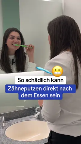 Wie oft putzt du deine Zähne am Tag? 🦷🪥 Regelmäßiges Zähneputzen ist enorm wichtig, daher empfiehlt es sich auch, diese mehrmals am Tag zu putzen, um sie bestmöglich zu schützen. Dass es aber Zeitpunkte gibt, bei denen du besser auf das Zähneputzen verzichten bzw. es verschieben solltest, ist wahrscheinlich neu 🤯 Wann genau und warum du zu diesen Zeitpunkten darauf verzichten solltest, erklären wir dir im Video! 📲 #zähneputzen #zahnarzt #zähne #aufklärung #karies #vkb