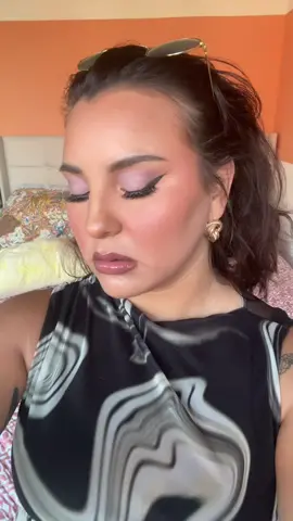 Lil fun makeup look 💜 #fypシ゚viral #makeup #beautycontentcreator #latinacreator #summermakeup #glammakeup #affordablemakeup #highendmakeup  @Anastasia Beverly Hills @Juvia’s Place @Saie @elfcosmetics @e.l.f. Cosmetics 