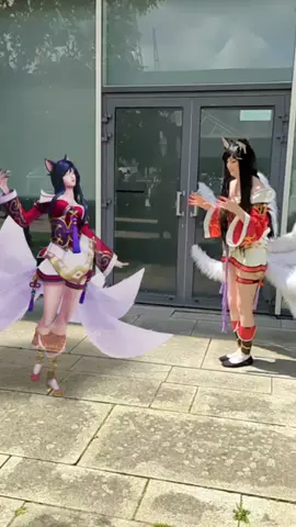 met my idol x @Khada - Model Viewer for LOL @League of Legends @riotgamesbrand  #leagueoflegendscosplay #lolcosplay #leaguecosplay #leagueoflegends #cosplayer #ahri #ahricosplay #ahrileagueoflegends #ahrifan #ahricosplayer