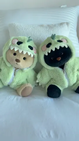 Meet the green dino duo: Billy and Boba! 🐻🦖🧡🖤 #getahugco #giftideas #teddybear #foryou  #graduationgift #getahugdino 