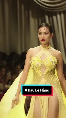 Chị á hậu Lệ Hằng xinh quá, thần thái tại Giai Nhân Fashion Show #giainhanfashionshow #dolongfashionshow #raindinhquayphim #LearnOnTikTok #vulaci 