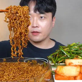 Mukbang black bean noodles and kimchi (Yt:Buddle) #buddle #blackbeannoodles #noodles #kimchi #mukbangeatingshow #mukbangkorea #fyp #mukbangvideo #mukbangasmr 