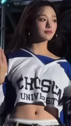 Soooooo gorgeous!!!!!!!!!!!! 😩😭 #minji #kimminji #newjeans #chosununiversity @NewJeans 