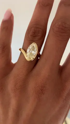 Bespoke oval diamond ring for Gabby & Denis 🥹💘💎
