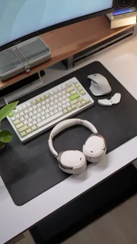 𝗜𝘃𝗼𝗿𝘆 𝗪𝗵𝗶𝘁𝗲 𝗛𝗲𝗮𝗱𝗽𝗵𝗼𝗻𝗲𝘀 🎧 I have been using the WH950NB @Edifier Global wireless headphones as my go-to choice for over a month, and I am thoroughly impressed with their performance. The noise-cancelling technology is exceptional, offering a top-of-the-line acoustic experience that is further enhanced by Hi-Res Audio Wireless.  Given their reasonable price point, these headphones provide unparalleled value and are a fantastic investment for any audiophile. 🎶  ———————————— Tech Essentials - jsetups.com ———————————— #edifier #edifierglobal #edifan #WH950 #techunboxing #foldable #bluetoothhesdphones #headphones #noisecancelling #desksetup #setuptour