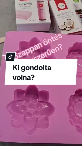 Ki gondolta volna, hogy ilyen egyszerű is lehet??? Színezd és illatosítsd kedvedre, adhatod ajándékba vagy használhatod te magad is. #magyartiktok #legyenforyou #fyy #handmade #kézzelkészült #soapmaking #soapmakersoftiktok #meltandpoursoap #szappan #csináldmagad #DIY #melcsikincsei 