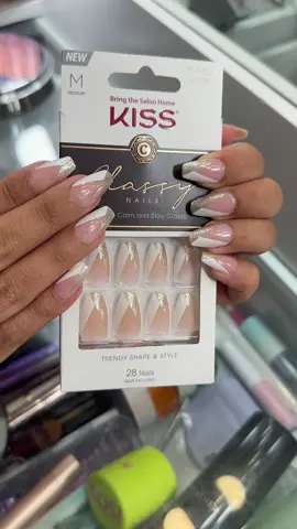 Mis uñas favoritas @kissproducts  . #kissnails #kissnailset #nailsartvideos #nails #easyhairstyles 