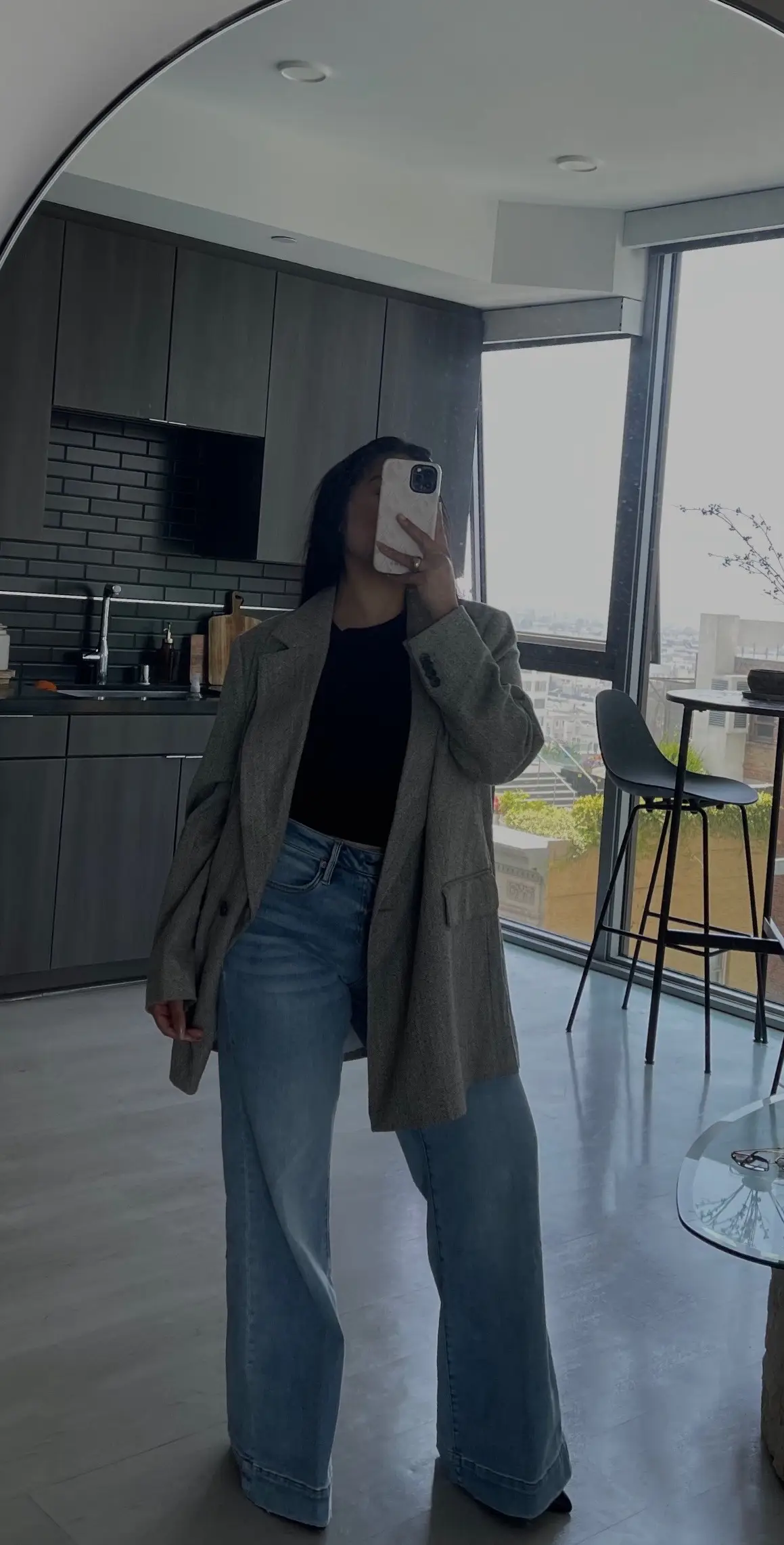 i loveeee mirror pictires 🪞📷🫶🏻 #mirror #mirrorpics #outfitideas #fashiontiktok #fits #dtla #classystyle #instagram #fyp 