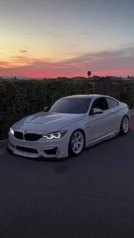 F82⛄️🤍 📸: thisisdamianmaybe #lowgarage #bmw #bmwmotorsport #mperformance #bmwm4competition #m4competition #bmwm4 #bmwclub #bmwlove #trend #bmwm 