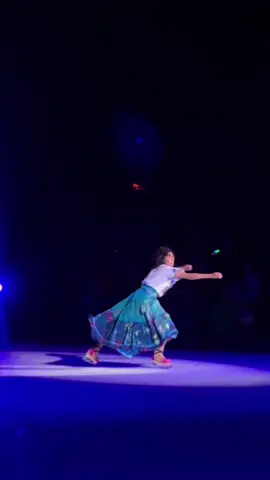 She is beauty, she is grace 🤌#disneyonice #encanto #mirabelmadrigal #figureskating #figureskatingfail  #fypp 