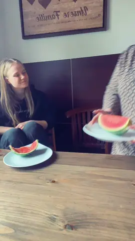 Magst du Wassermelone?#probierenmitkarina #learnwithkarina #maskiergang 
