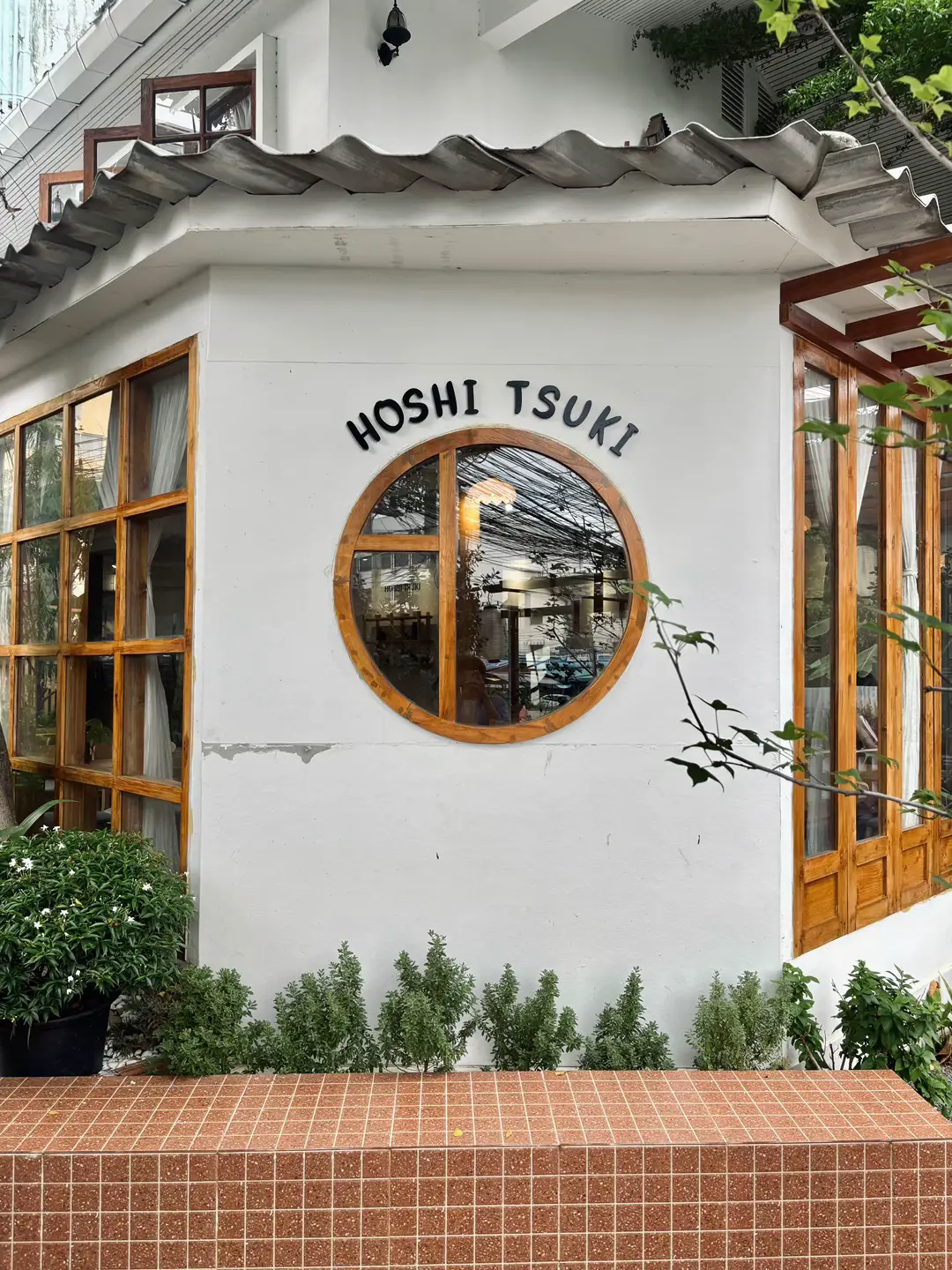 Hoshi Tsuki by บ้านนม คาเฟ่ สันติธรรม คาเฟ่สไตล์ญี่ปุ่นย่านเจ็ดยอด  เปิด 11 A.M. - 11 P.M. (11.00-23.00) 📍อยู่ตรงข้ามทรัมป์คอนโด เจ็ดยอด       (ใกล้กับเจ็ดยอดพลาซ่า) #คาเฟ่ #คาเฟ่เชียงใหม่ #cafechiangmai #cafe 