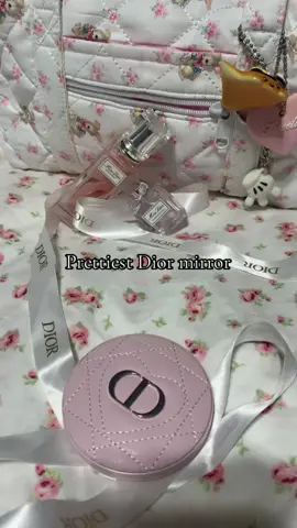 The little heart on yhe center🥹  #coquette #coquetteaesthetic #coquette💌💋 #fyp #lanadelrey #girly #dollette #dolletteaesthetic #hyperfeminine #balletcore #ballet #dior #missdior #sweetly 