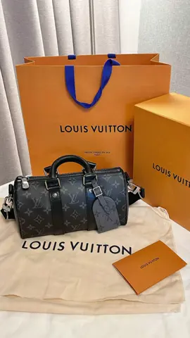 Unboxing LV keepall25 👝🥰✨ @Louis Vuitton  #lv #louisvuitton #keepall25 #lvkeepall #unboxing #unboxingvideo #unbox #blessed 