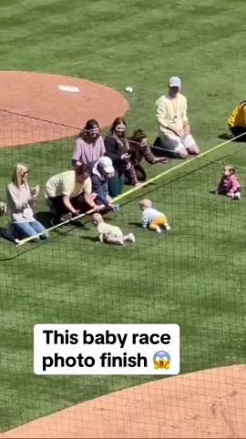 This was intense 😮‍💨 (via @Austin Usher) #baby #babytok #race #baseball 
