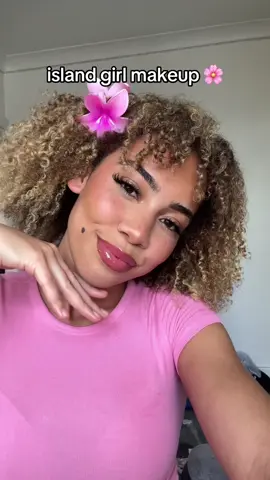 ultimate summer vibes #fyp #islandgirlmakeup #makeuptutorial #hibiscusflower #flowerclip #flowercliphairstyle #islandgirlmakeuptutorial #meganodoch 