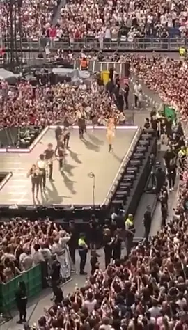 @Taylor Swift canta #LoveStory en el #SantiagoBernabeu 💕 #theerastour #theerastourtaylorswift #theerastourmadrid  📹: Universal Music