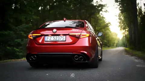 Alfa Romeo Giulia Quadrifoglio Acceleration Sound #alfaromeo #giulia #giuliaquadrifoglio #v6 #beauty #redcar #fastcars #rwd #Summer #cars #carsoftiktok #automotive #carslover 