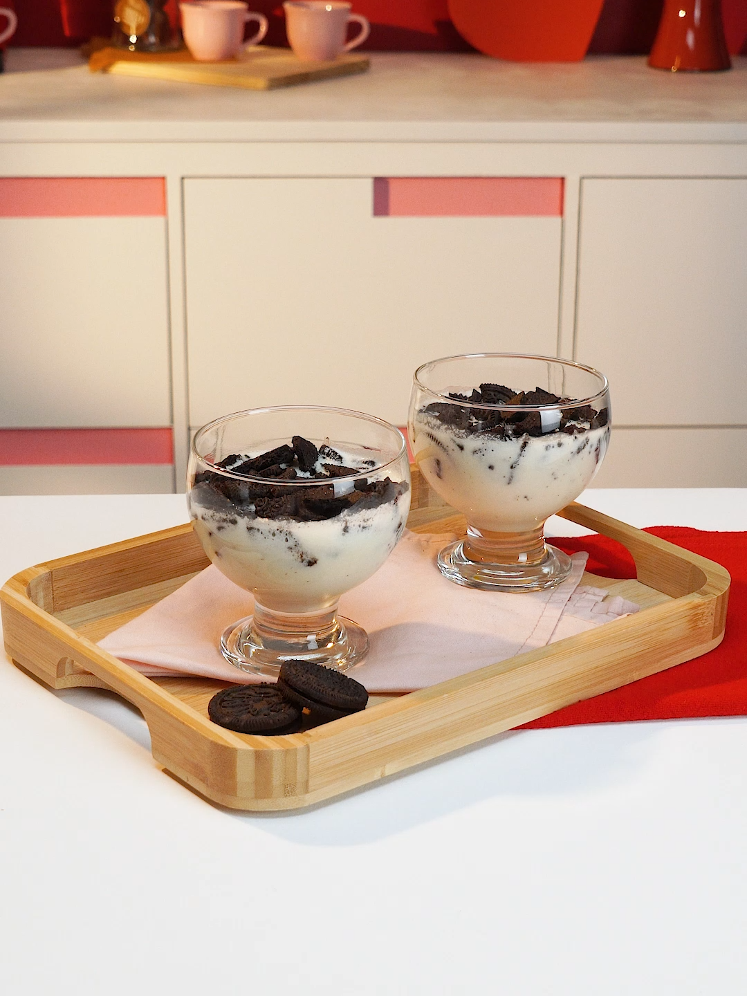 receita de mousse de Oreo: fácil, rápida e deliciosa 😋 a sobremesa perfeita pra fazer com o seu amor pro dia dos namorados ❤️ marca ela ou ela aqui nos comentários pra fazer com você! #OAmorPassaPorAqui #diadosnamorados #americanas #receitasimples #moussedeoreo #passoucestou