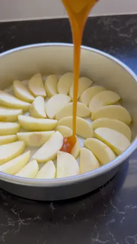Apples & Honey Upside Down Cake!!! One of my fav recipes from my first cookbook Jew-ish! It’s moist and sweet, just like me🥹