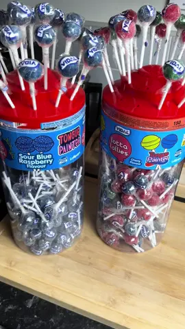 150 tongue painter lollies! Super sour & taste amazing! Lots of flavours available👌 #tiktokmademebuyit #lollies #sweets #lollipop #sweeties #kidstreats #partybags #kidspartyideas #schoollife #treats 
