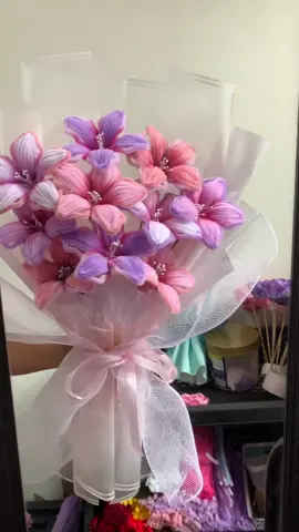 Customized order of 10pcs tiger lily, tysm 🥰 #fyp #fuzzywire #fuzzywireflowers #bouquet #chenillewireflower #pipecleanerflowers #pipecleanerbouquet #handmadeflower #tigerlily 