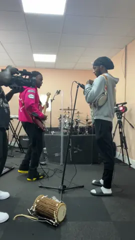 The day me and these man touch a stage together yh …. that day right there will be one for the f*cking history books ! These man ginger my soul on a completely different level 😭🔥 #omokekere #talkingdrummer #liveband #studio #recording #gseband #fyp #viral  @GSE 