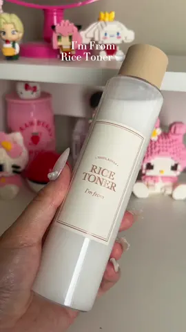 this is my first time trying the @imfrom_us rice toner and i honestly get the hype!!  it has a milky texture to it and absorbs really easily into my skin, even while it was slightly irritated! my skin had a soft glow after applying and it instantly felt hydrated and nourished 🍚 #imfrom #ricetoner #glowingskin #glowuptips #glowyskincare #RiceWater #KoreanToner #Milkytoner #Skinbarrier #BarrierBooster 