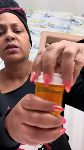#PrescriptionBottleHack! I may be late to the party with this hack, but I’m sharing for everyone else who may also be late 🙃, and who may need help opening medicine bottles. 