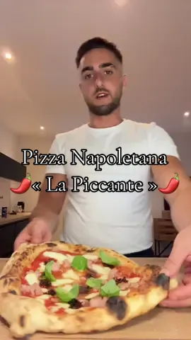 Pizza Napoletana | «La Piccante» 🌶️🍕 Con Nduja e Salsiccia 🫨😈🇮🇹 ———————- 🇮🇹 Prodotti disponibile : vesuviostreetfood.com, -5 % con il codici 