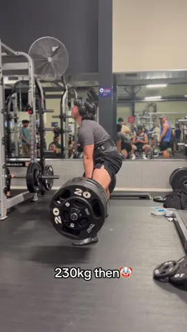 such an embarassing clip @T.T.T boys shoulda not let me do that 😂 #fyp #foryou #deadlift #sumodeadlift #pr #pauseddeadlift #powerlifting #gym #GymTok #gymedit #progress #Fitness 