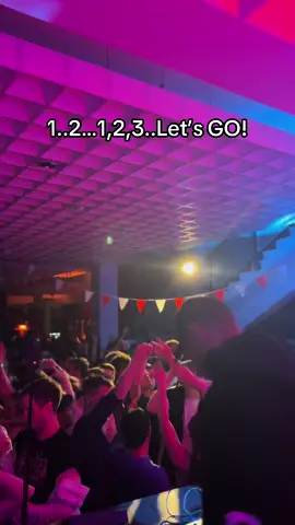 How to help the DJ counting!😄🧐 #counting #123 #mokaby #live #fy 
