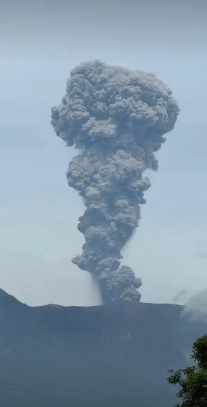 Erupsi Gunung Marapi Hari Ini Kamis 30/05/2024  #erupsi#gunungmarapi#agam#tanahdatar 