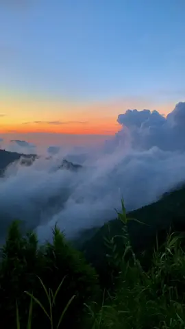 Sunset bonus lautan awan 🔥 Lokasi : Tol kahyangan, Sigemplong, Bawang, Batang #sunset #tolkahyangan #fyp #fypシ゚viral #xyzbca 