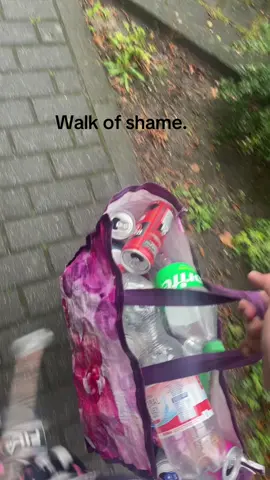 Walk of shame. #walkofshame #pfandflaschen #pfand #fy #fyp #viral #aminacore🎀 #bln #berlin #sebacore🎀 
