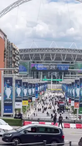 Wembley is ready for the Champions League final 🔥 #wembley #wembleystadium #realmadrid #madrid #real #bvb #bvb09 #broussiadortmund #dortmund #blackyellow #ucl #uclfinal #football #fyp #fypviral #explore #foryou #pourtoi #madridista #spain #spain🇪🇸 #germany #german #allemande #mbappe #bellingham #vinicius #aporla15🏆 #aporla15 #aporla #london 