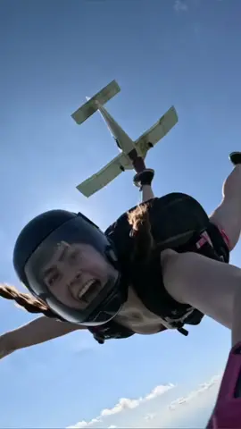 L-i-v-i-n 😋🪂 #skydivepepperell #skydive #skydiving #jump #tandem #funjump #plane #airport #dropzone #parachute #sport #extremesports #adrenaline #thingstodo #pepperell #pepperellmassachusetts #massachusetts #newhampshire #newengland
