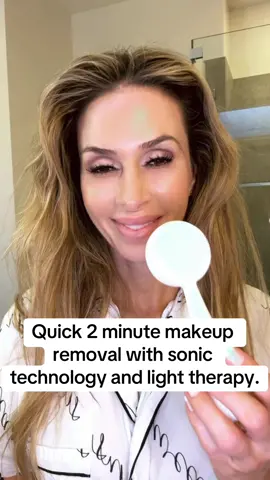“Self care is not an expense, it’s an investment ❣️” -ukn so invest in your skin. I like to use @PMD Beauty new red light therapy device.  One side has a facial scrubber and the other side is a red light therapy device! It’s so easy and convenient to use. Both can help with skin rejuvenation and cleanliness.  Are you ready to join the RED-volution ❓ #skincare #redlight #redlighttherapy #cleanbeauty #SelfCare 