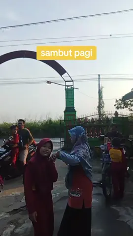 semangatpagi#sambutsiswadigerbang #tetapsemangat💪💪 #menyambutpagidenganceriah #klatenbersinar #SDN2Ngawen