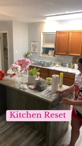 Watch me clean and ramble 👄💋🥰#cleanwithme #kitchenreset #putmykitchentosleep #letstalk #botox #lipfiller #cwm #reset #kitchenreset #voiceover #momtok #MomsofTikTok #momcontent #momlife #professionalcleaner #cleaningvideo #housecleaning #nightlyreset 