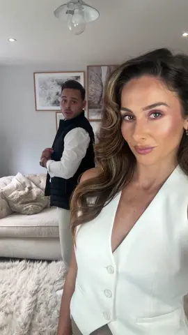 When your Fiancè is a ‘finance boy’ from the viral tik tok..  DC: @itsadamlyons_  #lookingforamaninfinanace #couplesdancing #trendingsong