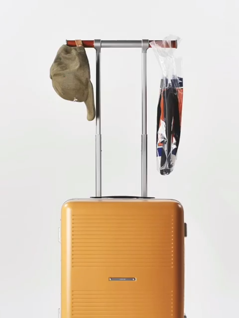 Check out these intuitive features of RAWROW R Trunk Luggage! Every luggage should have these features! #Rawrow #Theplanettraveller #Boardinggate #travelessentials